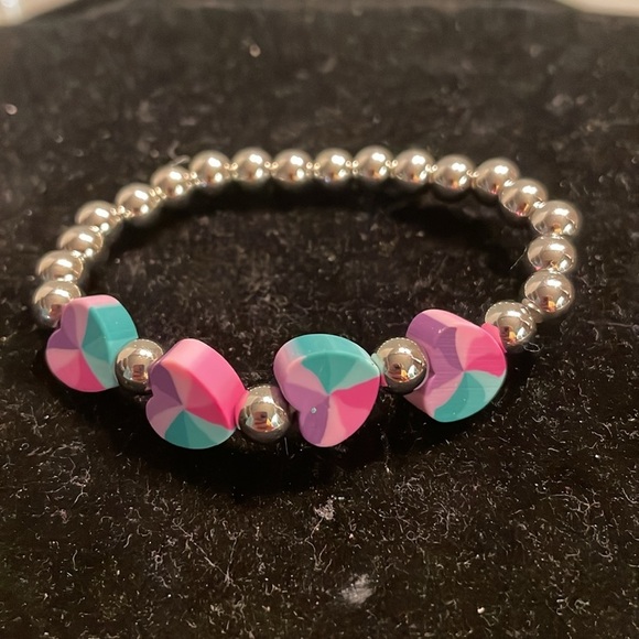 7” beaded stackable stretch bracelet with 23 silver beads & 4 heart shaped beads - Picture 2 of 13